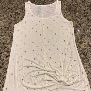 Patterned white tank w/bottom twist - M